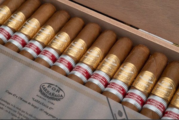 POR LARRAÑAGA CHURCHILL 47 Habanos open box